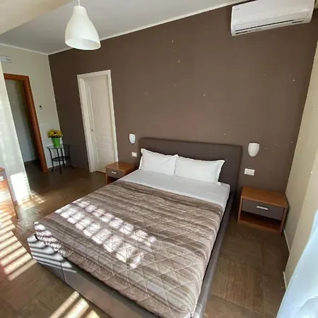 Nick & Santo's Homes 3*