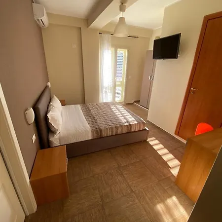 Nick & Santo's Homes 3*